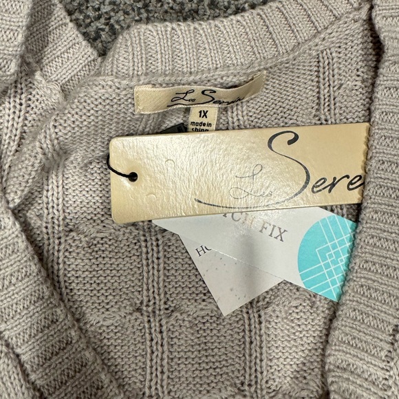 Sleeveless Cable Knit V-Neck Sweater Vest - Picture 2 of 2